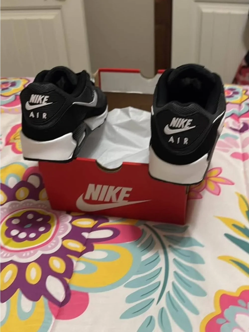 Nike Air Max 90 Men's Black and Gray Low-Top Sneakers